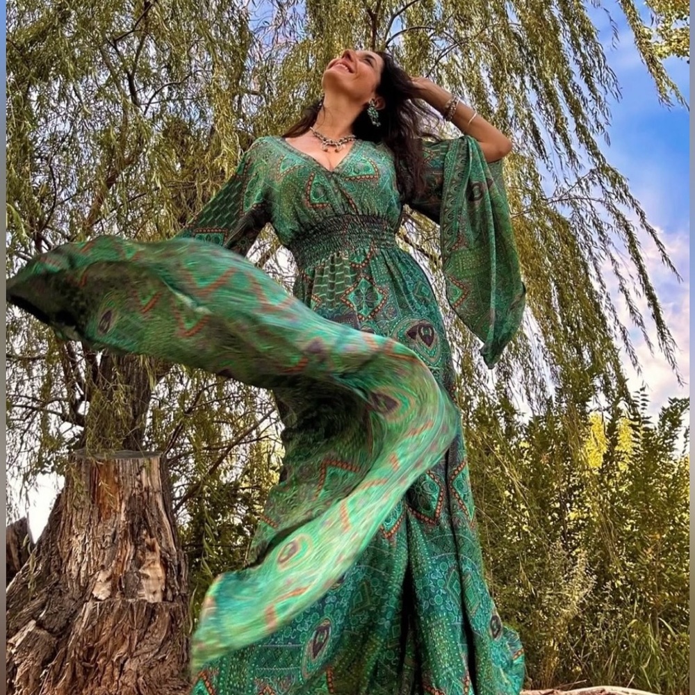Bell Sleeve Bohemian Paisley Maxi Dress: 70% silk, one size fits Xs to large